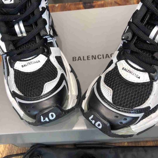 Balenciaga     Sneakers BA0130