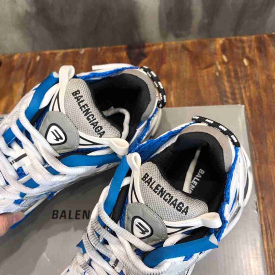 Balenciaga     Sneakers BA0131