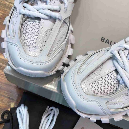Balenciaga     Sneakers BA0139