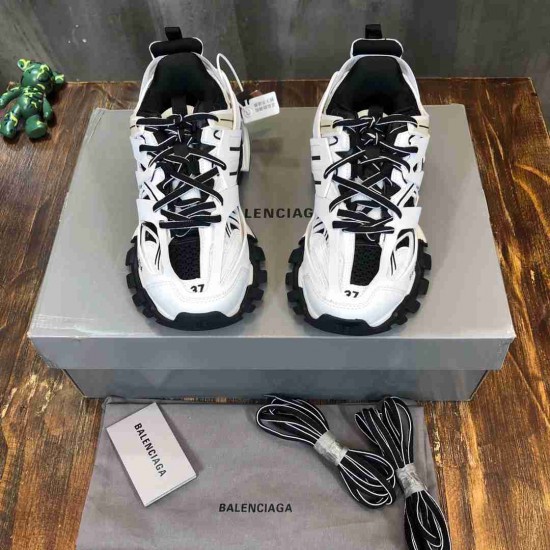 Balenciaga     Sneakers BA0149