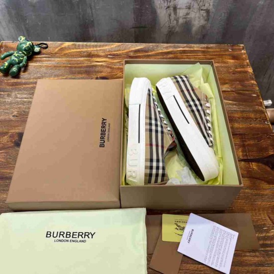 Burberry  Sneaker BU0034