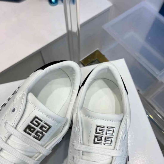 Givenchy  Sneakers GI0044