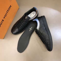 Louis Vuitton Sneakers LU0019