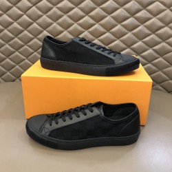Louis Vuitton Sneakers LU0056