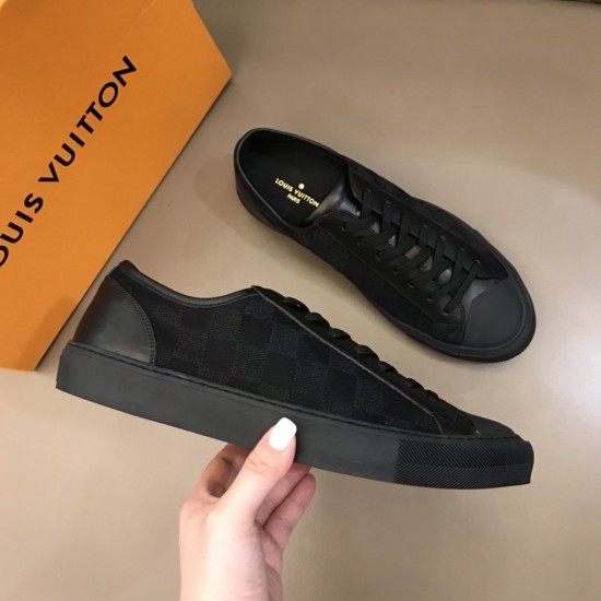 Louis Vuitton Sneakers LU0056