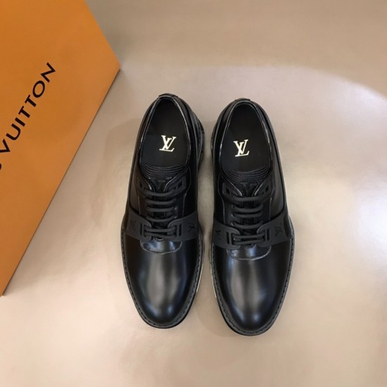 Louis Vuitton Sneakers  LU0121