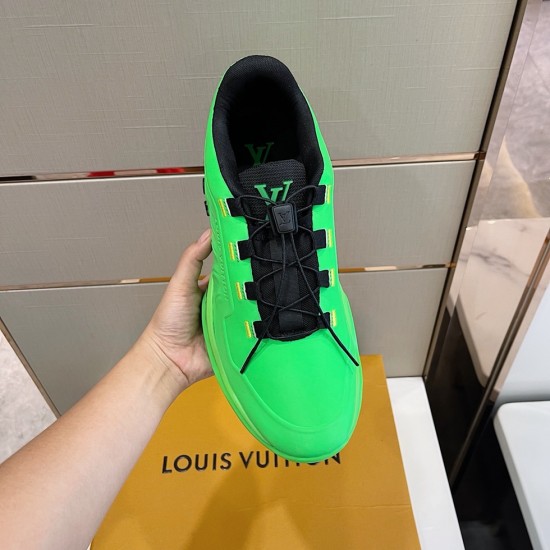 Louis Vuitton Sneakers  LU0124