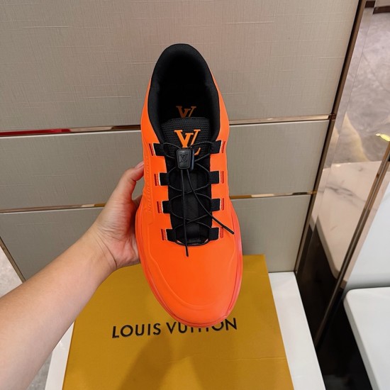 Louis Vuitton Sneakers  LU0126