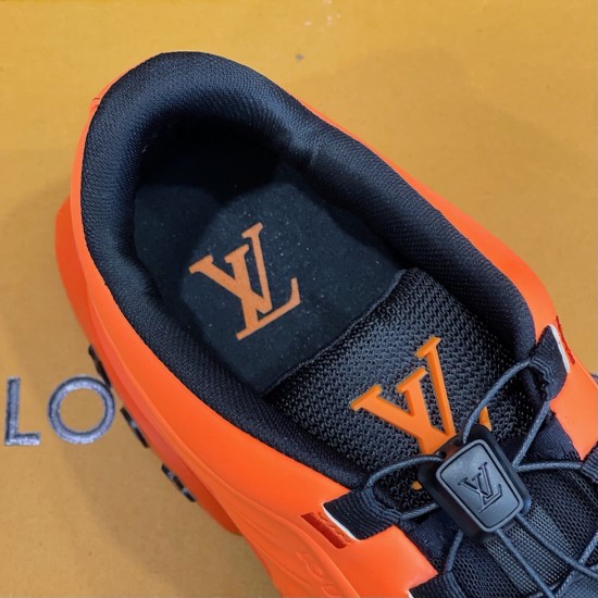 Louis Vuitton Sneakers  LU0126