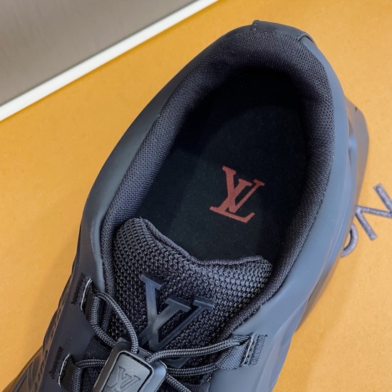 Louis Vuitton Sneakers  LU0127