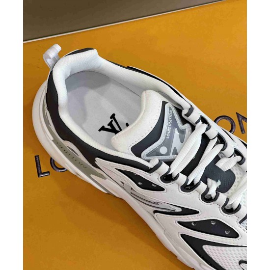 Louis Vuitton Sneakers  LU0129