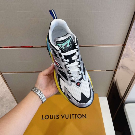 Louis Vuitton Sneakers  LU0130