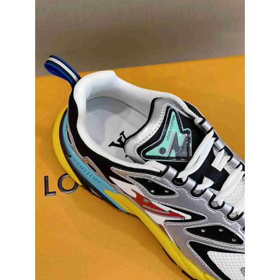 Louis Vuitton Sneakers  LU0130