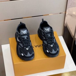 Louis Vuitton Sneakers  LU0131