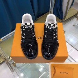 Louis Vuitton Sneakers  LU0134
