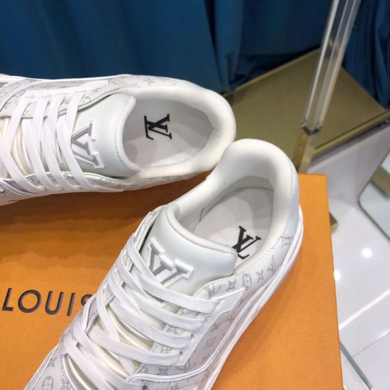 Louis Vuitton Sneakers  LU0138