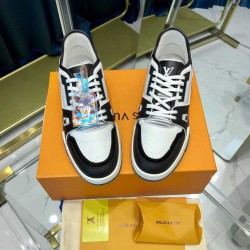 Louis Vuitton Sneakers  LU0139