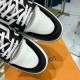 Louis Vuitton Sneakers  LU0139