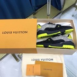 Louis Vuitton Sneakers  LU0140