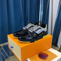 Louis Vuitton Sneakers  LU0141