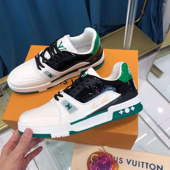 Louis Vuitton Sneakers  LU0144