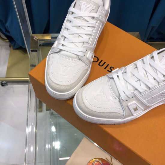 Louis Vuitton Sneakers  LU0146