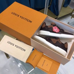 Louis Vuitton Sneakers  LU0149