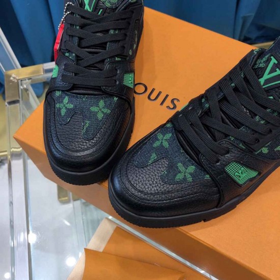 Louis Vuitton Sneakers  LU0152