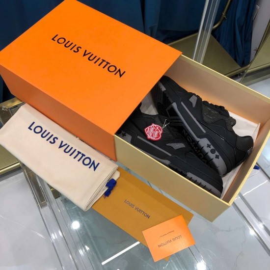 Louis Vuitton Sneakers  LU0153
