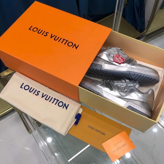 Louis Vuitton Sneakers  LU0154