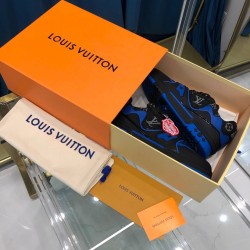 Louis Vuitton Sneakers  LU0155