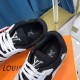 Louis Vuitton Sneakers  LU0156