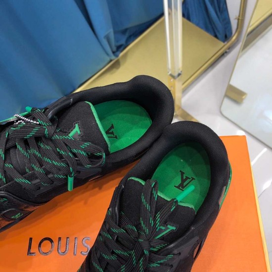 Louis Vuitton Sneakers  LU0157