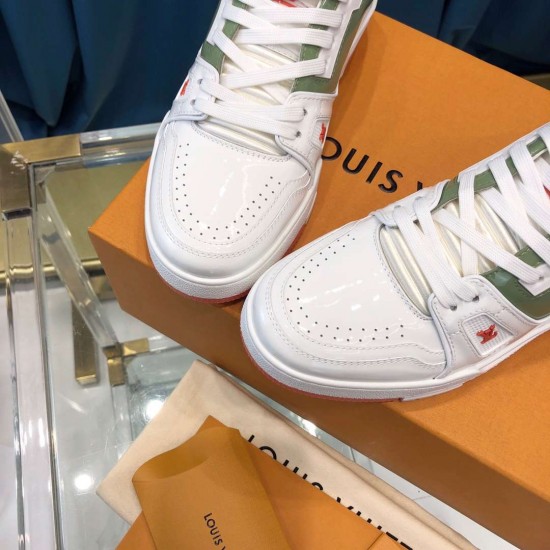 Louis Vuitton Sneakers  LU0160