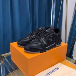 Louis Vuitton Sneakers  LU0167