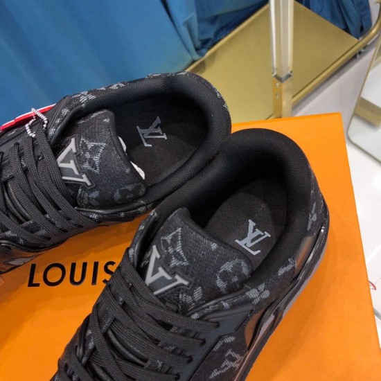 Louis Vuitton Sneakers  LU0167