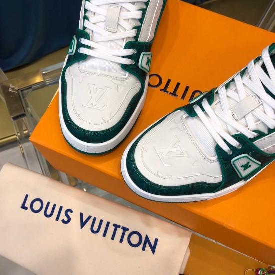 Louis Vuitton Sneakers  LU0168
