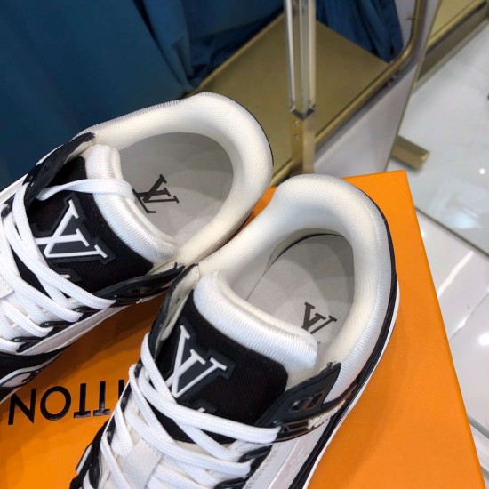 Louis Vuitton Sneakers  LU0169