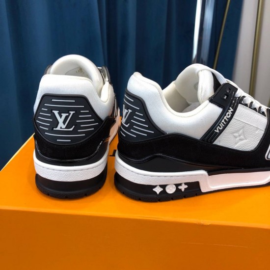 Louis Vuitton Sneakers  LU0169