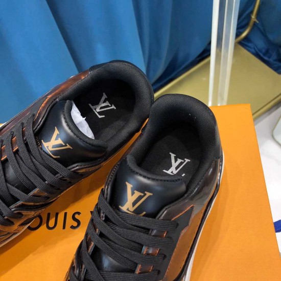 Louis Vuitton Sneakers  LU0171