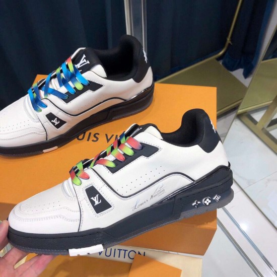 Louis Vuitton Sneakers  LU0174