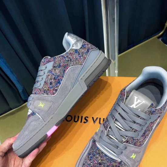 Louis Vuitton Sneakers  LU0175