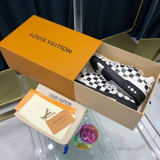 Louis Vuitton Sneakers  LU0177