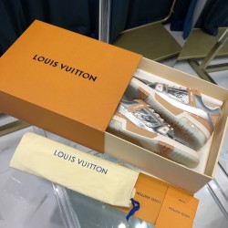 Louis Vuitton Sneakers  LU0178