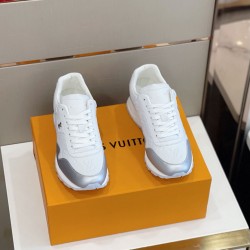 Louis Vuitton Sneakers  LU0190