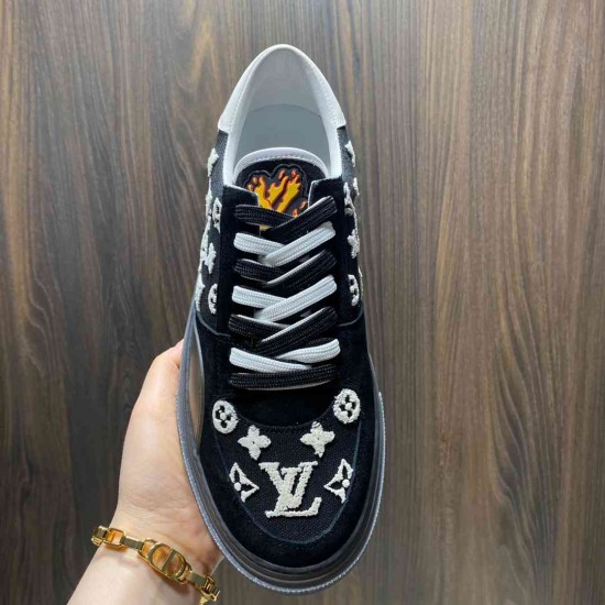 Louis Vuitton  Sneakers LU0205