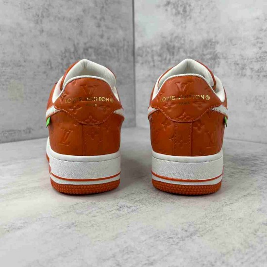 Louis Vuitton  Sneakers LU0220