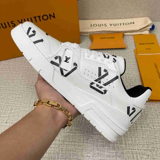 Louis Vuitton     Sneakers LU0294