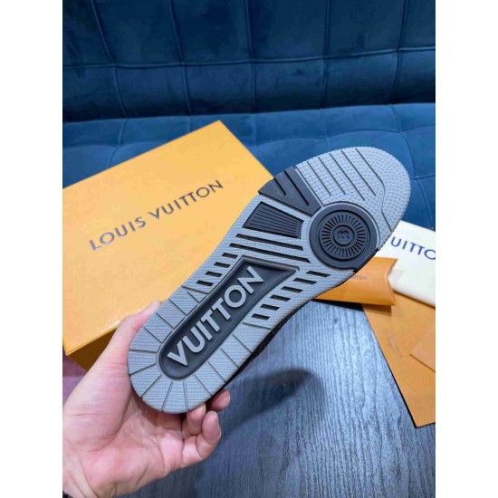 Louis Vuitton   Sneakers  LU0312