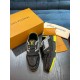 Louis Vuitton   Sneakers  LU0316